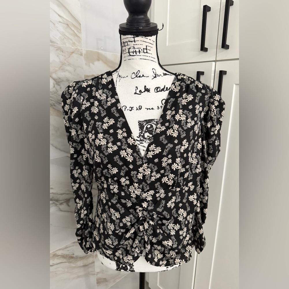ASTR Floral Black and White Blouse Zip Up Ruched Bodice and Sleeves